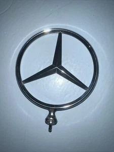 Mercedes Emblem - Picture 1 of 2