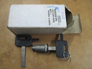 NOS HOLDEN COMMODORE VN VP VR VS VQ GLOVE BOX LOCK LATCH CATCH BARREL HSV SS BT1 - Picture 1 of 5