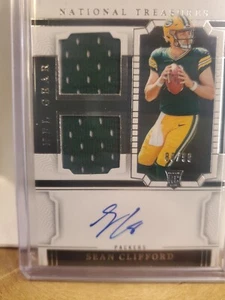 2023 National Treasures Sean Clifford NFL Gear RPA 80/99 -Packers - Bild 1 von 3
