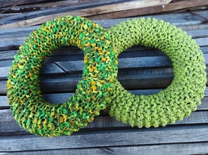 Grün Bunte Strickkränze 2 Farben zur Wahl Frühling Ostern  Sommer  27 cm handarb - Bild 1 von 12