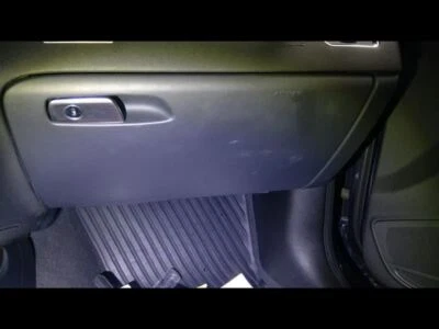 Guantera negra A5 AUDI 2006 2007 2008 2009 2010 2011 2012 2013-2016 1279057 Foto 1 de 4