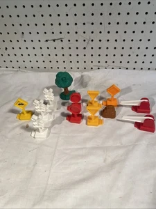 GEOTRAX TRAIN ROAD ACCESSORIES TRAIN CARS TREES SIGNS - Picture 1 of 5