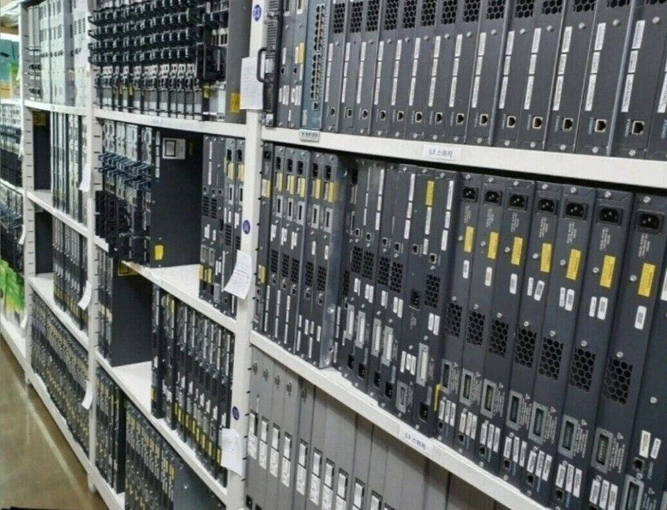 Juniper EX 4200 Series EX4200-48T 8PoE 4x SFP Switch - Image 1 of 1