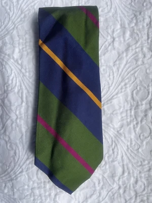 (440) Corbata vintage a rayas verdes Chaps Ralph Lauren Foto 1 de 4