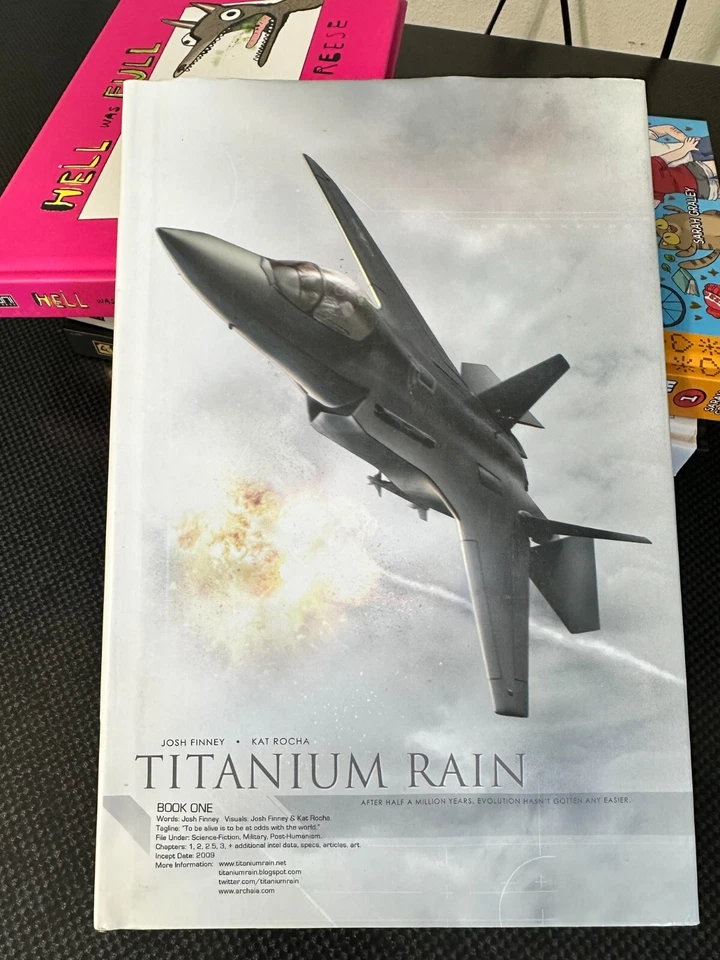 Титановый дождь том 1 Archaia в твердом переплете совершенно новый РЕДКИЙ Джош Финни и Кэт Роча - Изображение 1 из 1