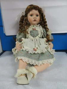 EUC GORGEOUS COURT OF DOLLS PORCELAIN AND CLOTH #273/2500 BRAIDS AND CURLS. - Foto 1 di 6