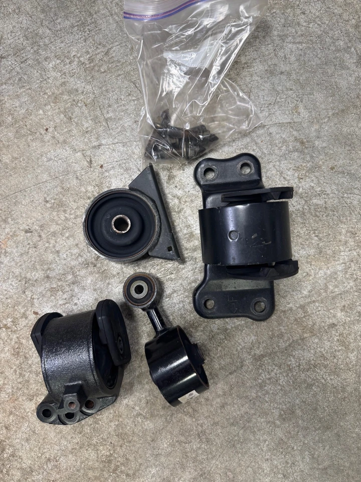 Mitsubishi Evolution 9 Motor Mounts - Image 1 of 1