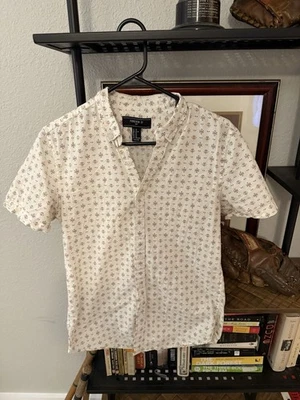Camisa de hombre Forever 21 manga corta con botones patrón geométrico Foto 1 de 3