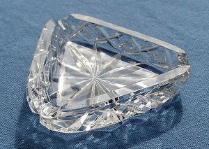Kleiner Aschenbecher,dreipassig-Bleikristall, Kerb- und Sternschliff-8x7,5x2 cm - Picture 1 of 1