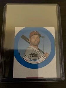 2022 Topps Heritage Joey Votto 1973 Topps Candy Lids Versione Card Reds 🔴⚾️ - Foto 1 di 5
