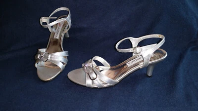 Sandalias Lasonia PLATEADAS -- talla 5,5 Foto 1 de 4