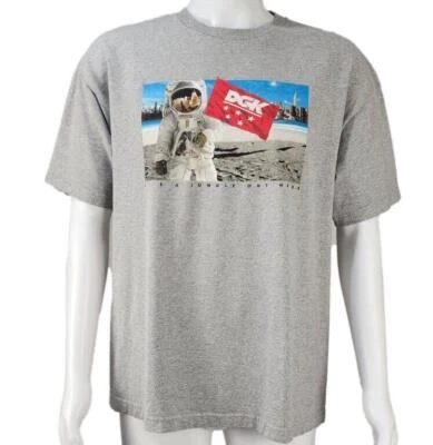 Camiseta de astronauta DGK para hombre 'It's A Jungle Out Here' (XL.Gris) Foto 1 de 4