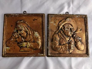 Par de poses antiguas. Placas de hierro fundido/cobre de la década de 1840 para mujer con tabaco y hombre con tubería - Imagen 1 de 14
