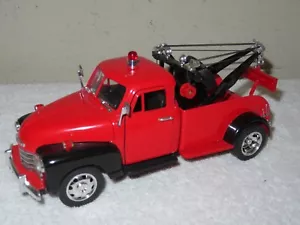 1953 CHEVROLET CHEVY TOW WRECKER SAICO 1:24 OPENING HOOD, DOORS & TOWBAR - Picture 1 of 11