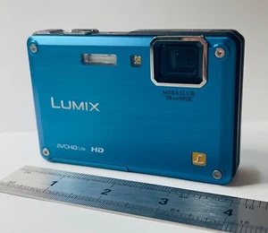 PANASONIC LUMIX DMC-FT1 12MP WATERPROOF DIGITAL COMPACT CAMERA. MADE IN JAPAN. - Picture 1 of 2