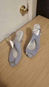 Fioni Damenschuhe offene Zehenpartie Pfennigabsatz, weiß/blau, Größe 8,5 - Bild 1 von 6