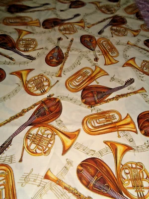  "INSTRUMENTOS MUSICALES" 1,5 yardas por Robert Kaufman Co. Foto 1 de 4