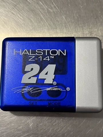 Working Halston Z-14 Jeff Gordon #24 NASCAR Travel Clock with signature Cover