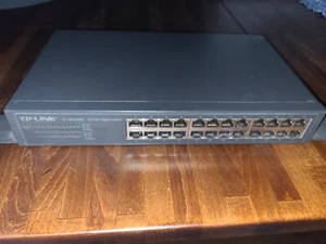 TP-Link TL-SG1024D 24 Port Gigabit Netzwerk Switch Ethernet LAN verteiler - Bild 1 von 2
