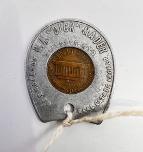R. A. "Dick" Mader Auctions Advertising Horseshoe Lucky Penny Vintage Keychain - Picture 1 of 5