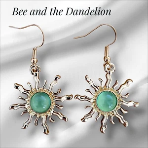 Golden Sun Star Gold Tone Earrings With Green Stone - Picture 1 of 8