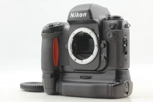 [NEUWERTIG] Nikon F100 analoge Spiegelreflexkamera 35 mm Gehäuse mit Wickler MB-15 aus Japan - Bild 1 von 13