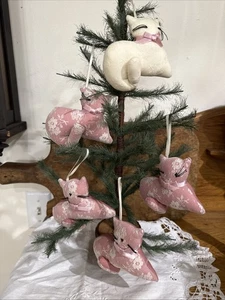 Vintage Set 5 Weihnachten Handarbeit Stoff Stofftier Katze Katze Ornamente rosa weiß Spitze - Bild 1 von 9