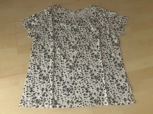 Damen Shirt in weiß - dunkelblauen Blumenmuster von bpc Gr. 48-50 - Bild 1 von 1
