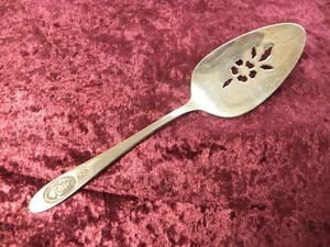 POLONAISE Rose Pie / Pastry Server Oneida Deluxe Stainless-Steel USA RETIRED - Picture 1 of 3
