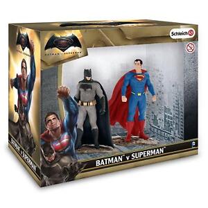 Schleich 22529 DC Comics Batman V Superman Scenery Pack 2 Figures (Damaged Box)