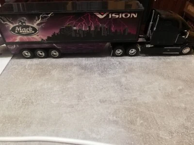 Camion MACK Vision - Immagine 1 di 4