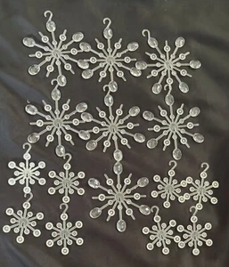 15 Vintage durchsichtige Kunststoff SCHNEEFLOCKE Weihnachten ~ Winter Ornamente ~ Hongkong ** LESEN ** - Bild 1 von 9