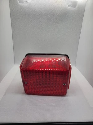 Оригинальный задний фонарь 2022 Suzuki Drz400sm - Изображение 1 из 4