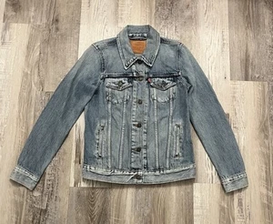 Levi’s Trucker Jacke Patches Damen Gr. S RAR Muster Kleidungsstück bestickt - Bild 1 von 10