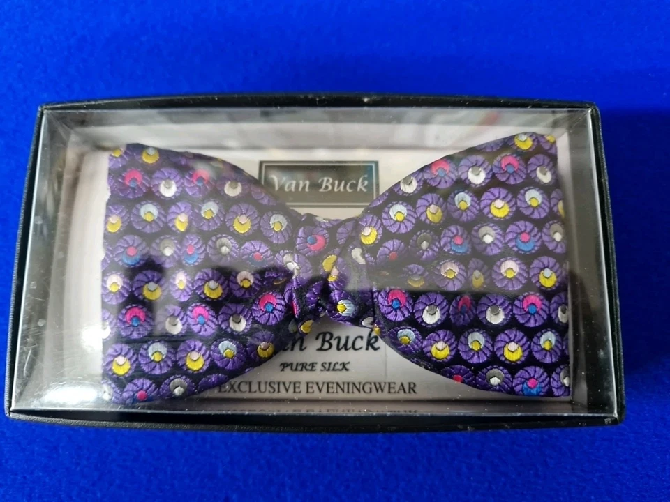 Van Buck Bow Tie - Image 1 of 1