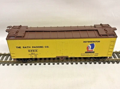 Walthers 932-2429 HO Scale 40 Ft Wood Reefer RATH Packing Company RPRX 511 - Image 1 of 4
