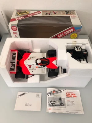 ¡Como nuevo! Vintage 9.6V Twin Turbo Marlboro Indy RC. PROBADO Foto 1 de 4