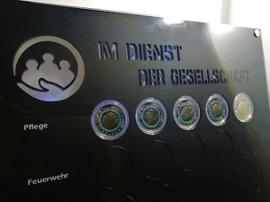 Münzaufsteller Rahmen 10 Euro Serie Im Dienst der Gesellschaft Pflege Feuerwehr - Bild 1 von 9