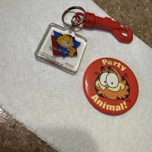 Vintage 1978 Garfield Hug A Cat Plastic Keychain Jim Davis Vintage Catitude - Picture 1 of 6