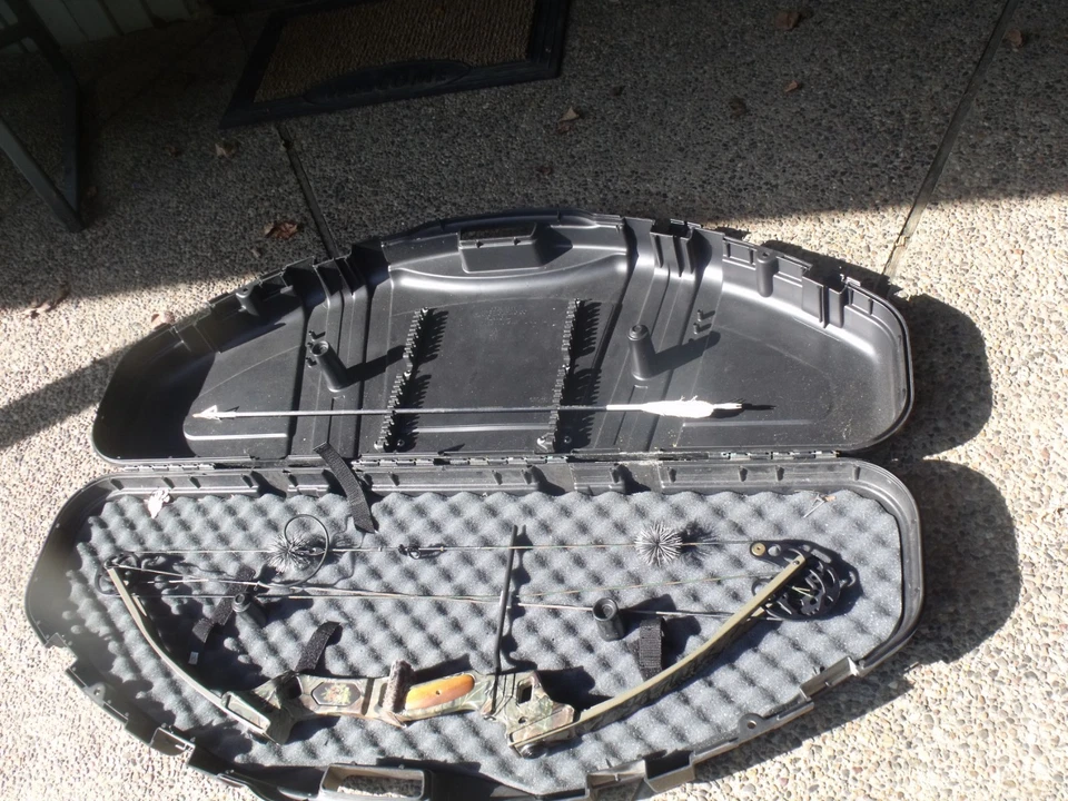 Vintage MARTIN Jaguar Camo RH Compound Bow Used Condition - Image 1 of 1