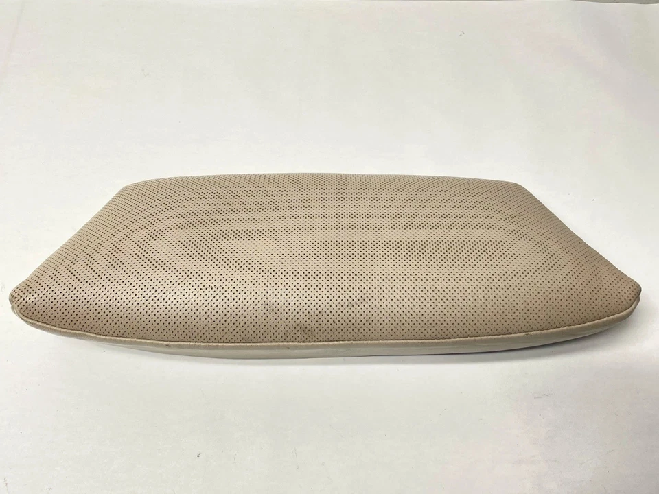 10-16 宝马 535i 550i F10 前左/右侧螺栓大腿支撑垫 Oem — 第 1/4 张图片