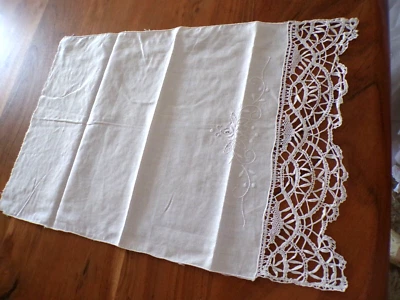 Linge ancien 1 pièce de Lin blanc cassé  broderies fleurs et dentelle ( ref 24 ) - Photo 1/3