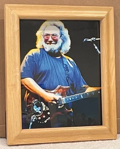 FOTO DE JERRY GARCIA AGRADECIDO MUERTO FOTO 8 X 10 CON MARCO DE MADERA - Imagen 1 de 6