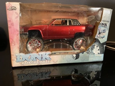Jada Toys Donk 1985 Cadillac Brougham box & bubble 1/24 Red - Image 1 of 4
