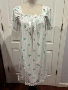Women Short Sleeve White Nightgown w/Green Flowers Sz 4XL 37"L x 25"W - Picture 1 of 4