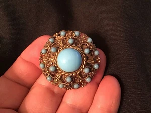 Broche prendedor de piedras cabujón turquesa imitación metal filigrana tono dorado de colección con Alemania - Imagen 1 de 7