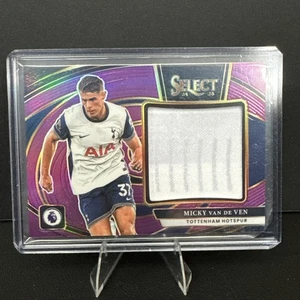 Parche púrpura Mickey Van De Ven 2024/25 Select Premier League 11/49 JS-MVV - Imagen 1 de 3