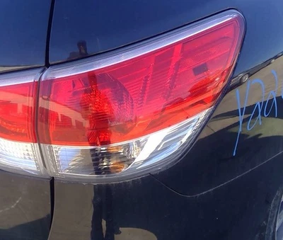 13 14 2015 16 Nissan Pathfinder Passenger RH Tail Light Lamp | Quarter Mounted - Image 1 of 4