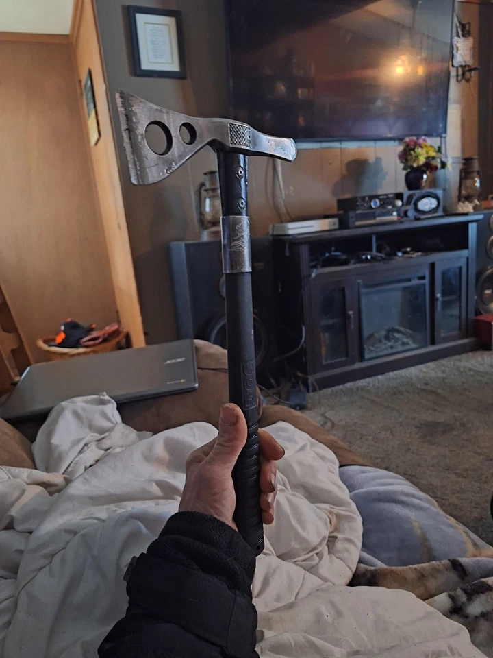 Hacha de lanzamiento SOG Fast Hawk Foto 1 de 1