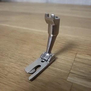 Genuine Bernina Vintage Old Style 174 Lap Hemmer Foot (no #) for Record 530-930 - Bild 1 von 6
